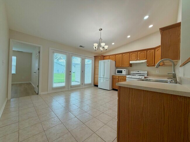 Building Photo - 1727 Chestnut Dr