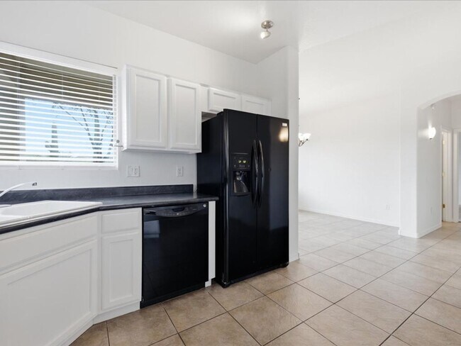 Building Photo - 14252 South Avenida Zumba