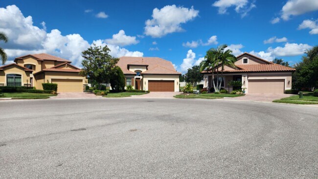 Building Photo - Lakeview Turnkey Furnished Home with Resor...