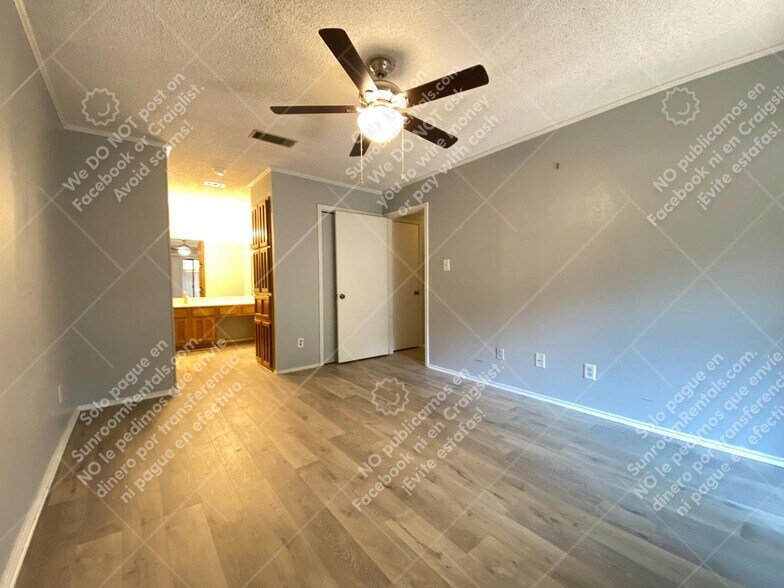 Building Photo - 1202 Thorpe Ln