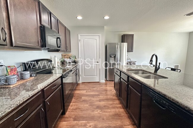 Building Photo - 4/2 in Redstone Subdivision!! AVAILABLE 10...