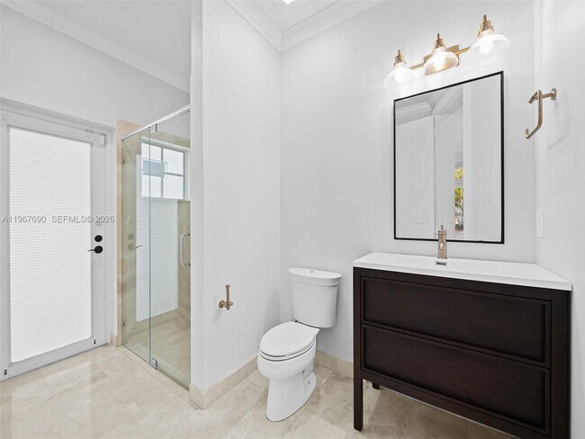 Building Photo - 827 SE 2nd Ct