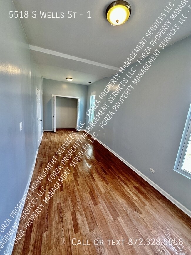 Building Photo - 5518 S Wells St
