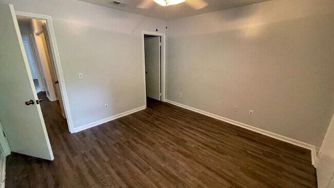 Building Photo - Apartment For Rent