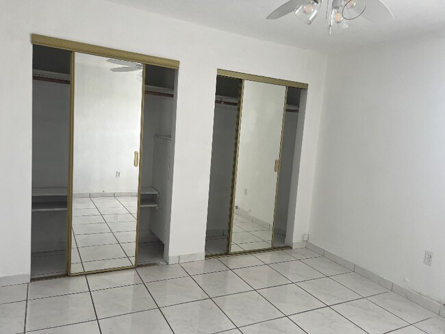 Building Photo - 2498 SW 17th Ave
