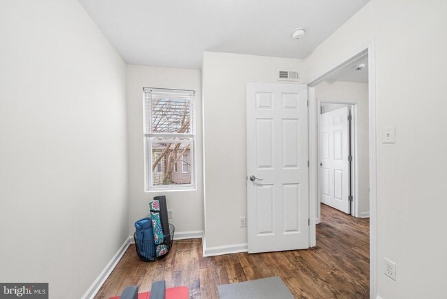 Building Photo - 426 N Holly St