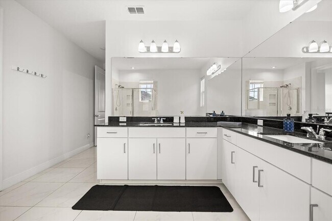 Building Photo - 8109 Ludington Cir