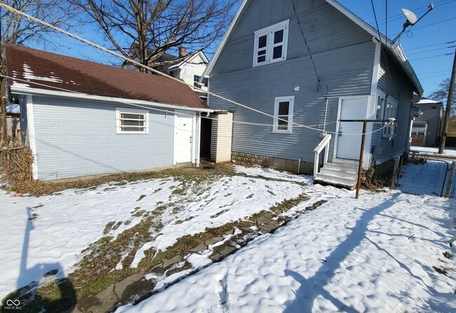 Building Photo - 852 N Rural St