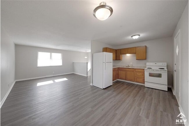 Building Photo - 2975 Salina Ct