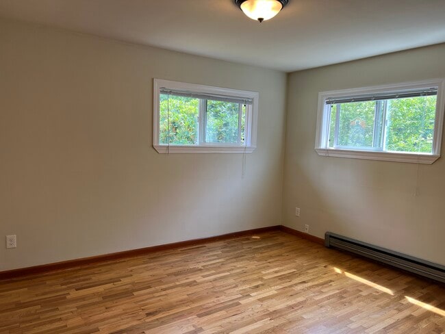 Building Photo - 1704 Glass Ave NE