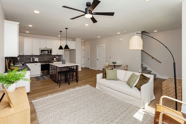 Building Photo - Southwest Prairie Trail Townhomes - 3 Bed ...