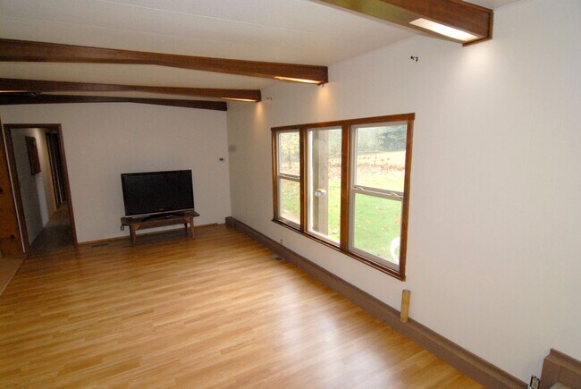 Building Photo - Riverfront property in Coast Range