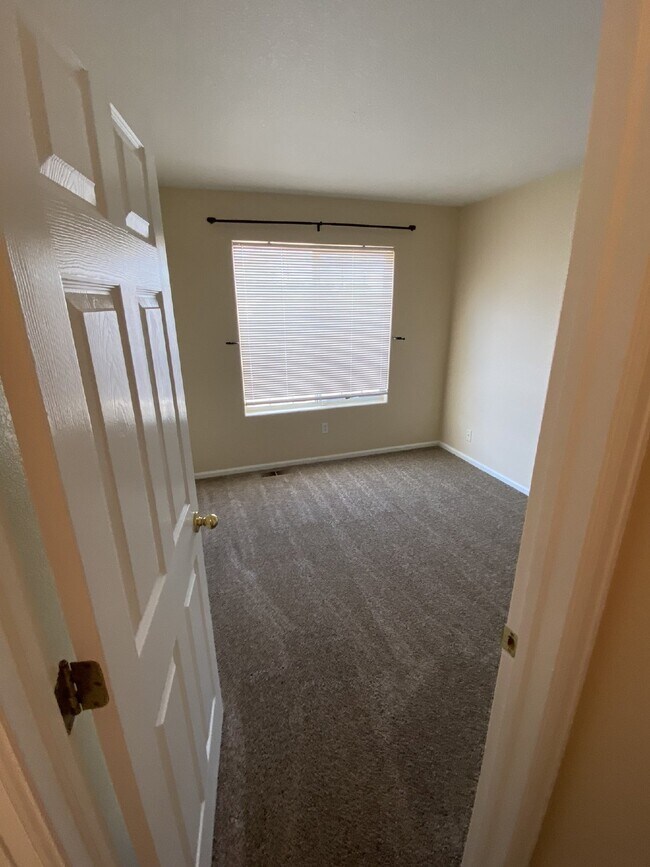 Building Photo - DON'T MISS!! 3BD/2BA Single Family Home in Parker, Water & Mowing Included!!!!