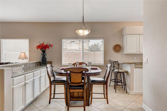 Building Photo - IMMACULATE FURNISHED 3BEDROOM GREEN VALLEY BEAUTY!