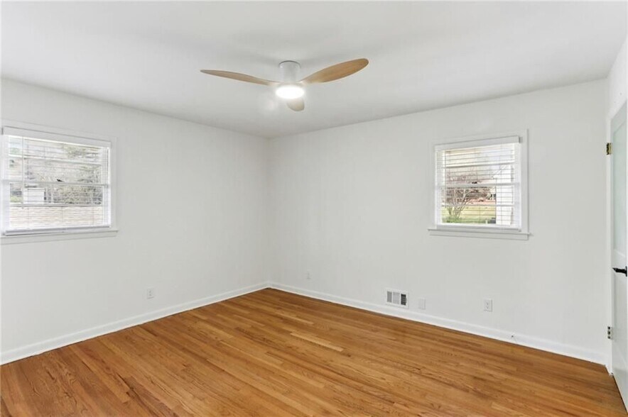 Building Photo - 2888 Bonanza Dr