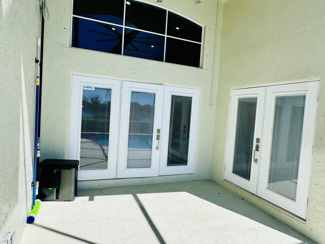Building Photo - 9360 Cove Point Cir
