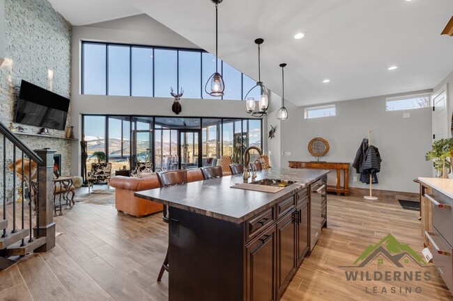 Building Photo - Stunning Luxury Mountain Home with Panoramic Views