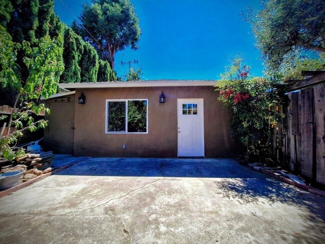Building Photo - 682 S Genevieve Ln