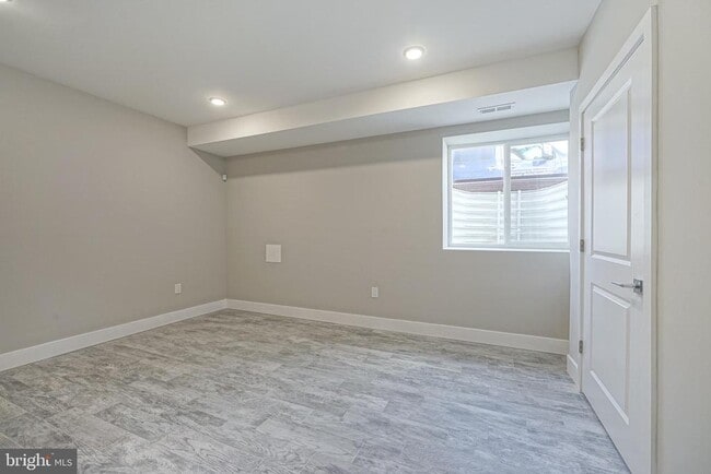 Building Photo - 300 W Jefferson St