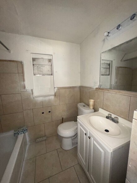 Building Photo - 1637 E 15th St