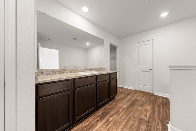 Building Photo - Spacious 4-Bed Home with Island Kitchen & Fenced Yard in Converse – 2,205 Sq Ft!