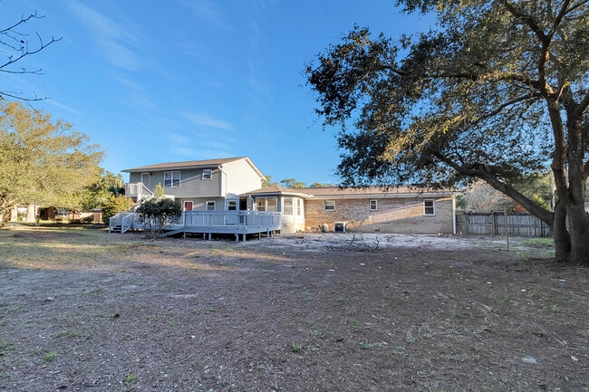 Building Photo - 300 Wildwood St