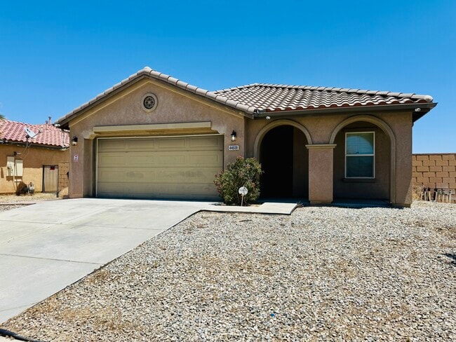 Building Photo - 44608 Avenida Linda