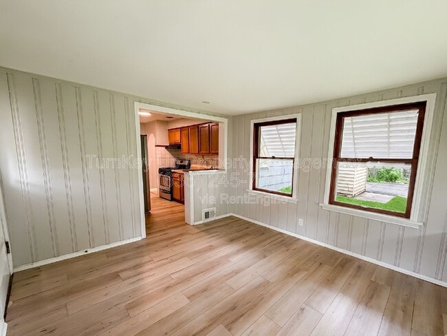 Building Photo - 7724 Monroe Dr