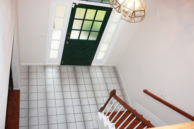 Building Photo - 2319 Mill Creek Dr