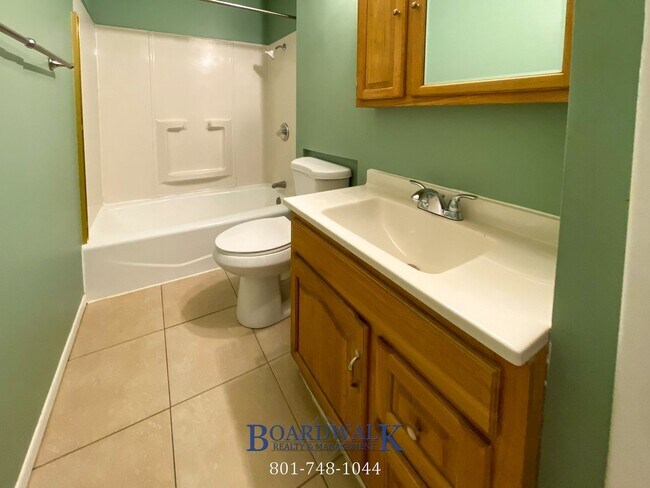 Building Photo - 451 8120 S