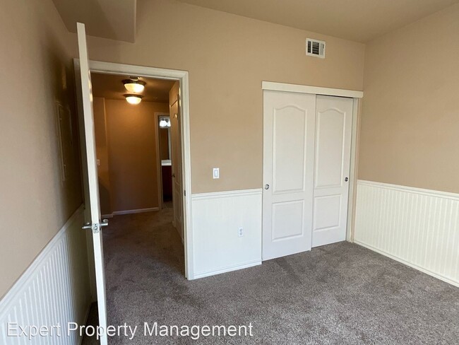 Building Photo - 2 br, 2 bath House - 900 Moon Circle  Unit...