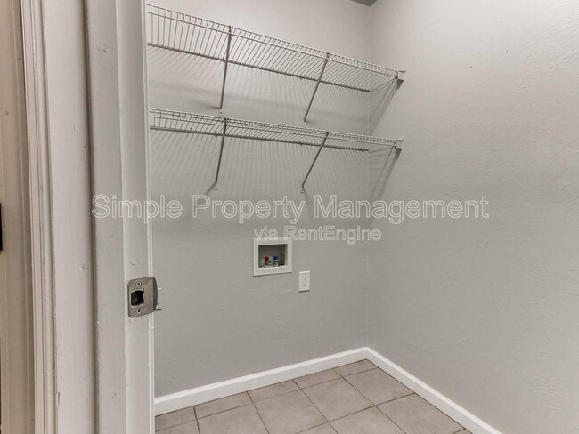 Building Photo - 137 S Draper Ave