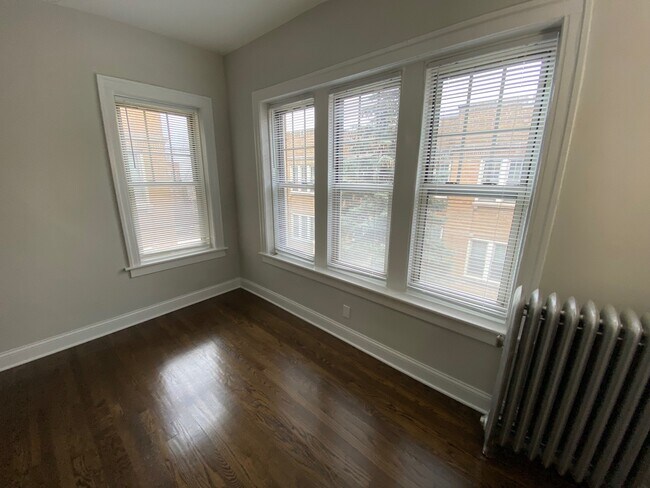 Building Photo - 734 Reba Pl