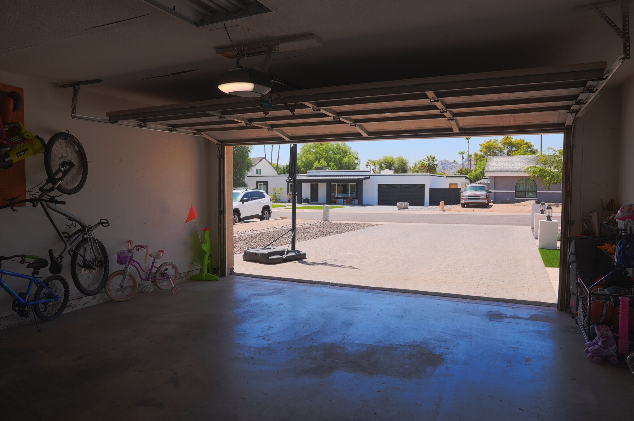 Building Photo - 2526 E Mercer Ln