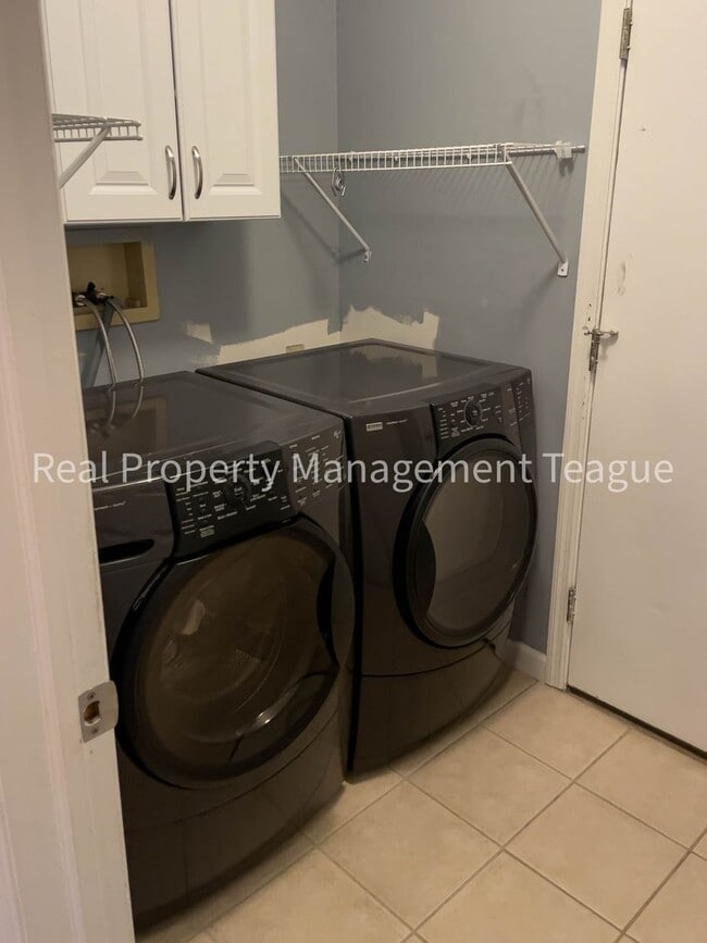 Building Photo - Beautiful Single Family Home