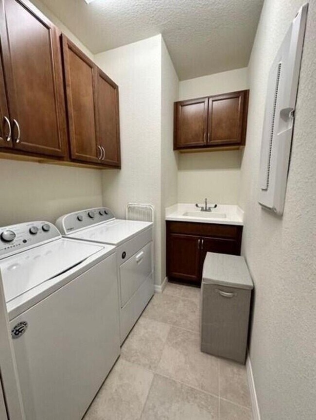 Building Photo - 4460 San Fratello Cir