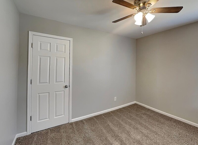 Building Photo - 516 Landis Oak Way