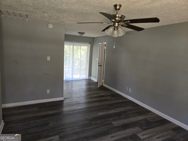 Building Photo - 6642 Wolf River Dr