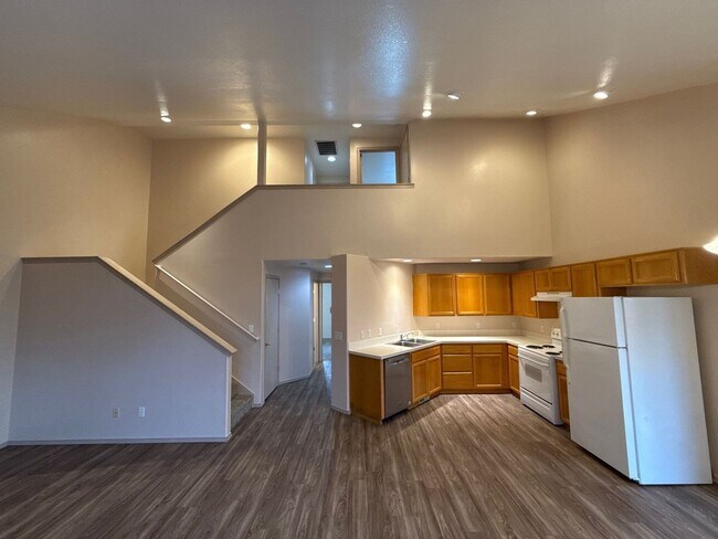 Building Photo - 1685 Lucinda Ave NE
