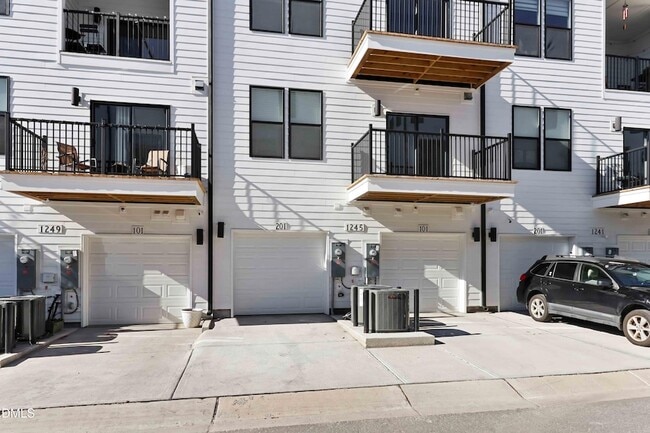 Building Photo - 1245 S Blount St