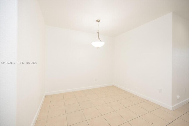 Building Photo - 2532 SE 15th Ct