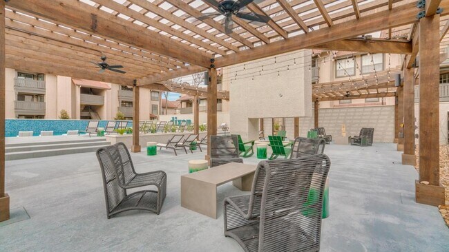Building Photo - 2501 Oak Hill Cir