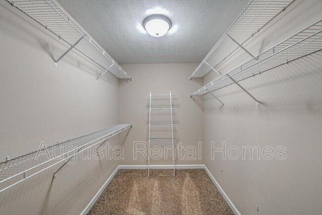 Building Photo - 1328 Royal Oak St