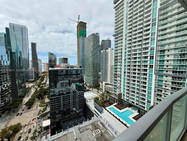 Building Photo - 1060 Brickell Ave