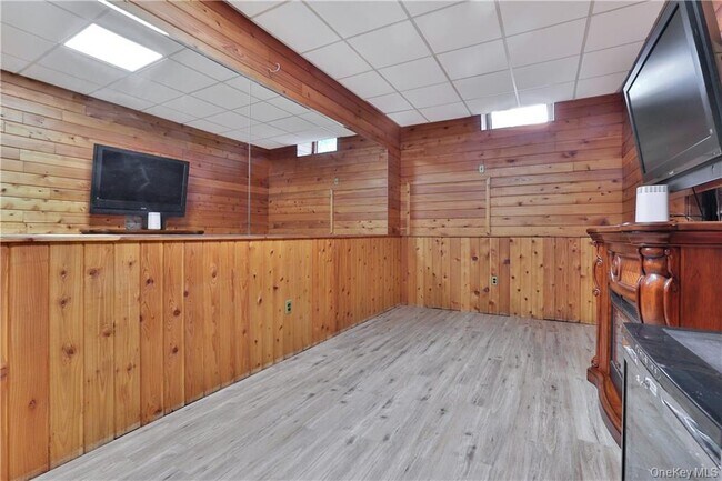 Building Photo - 6 Raven Way