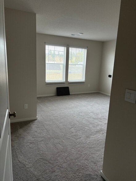 Building Photo - 11729 NE 28th St