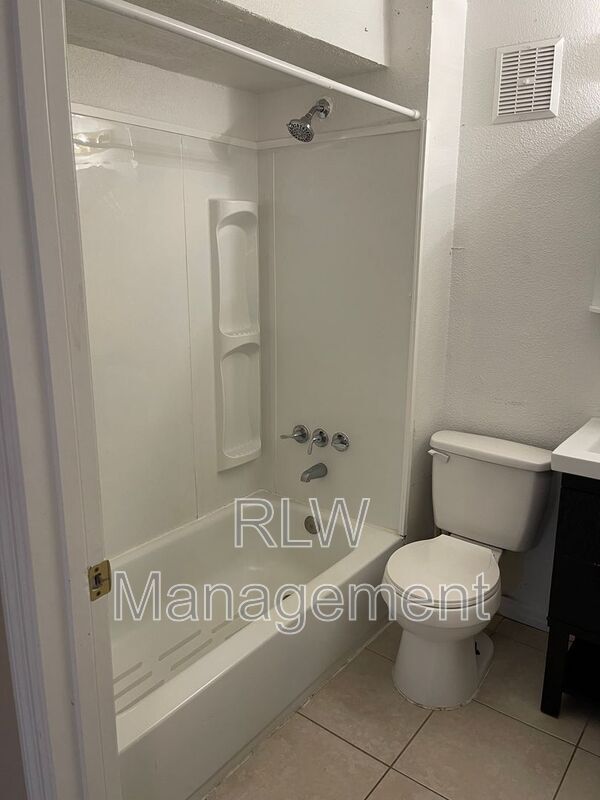 Building Photo - 206 Osceola Ave