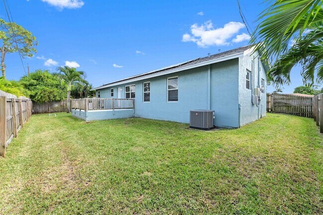 Building Photo - 3581 Kitely Ave