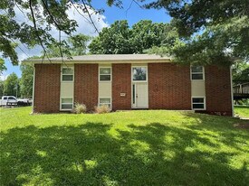 Building Photo - 3006 S Santa Fe Rd