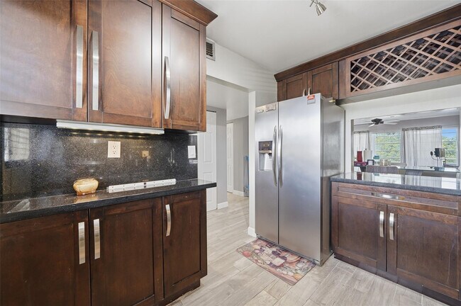 Building Photo - 8330 Sands Point Blvd